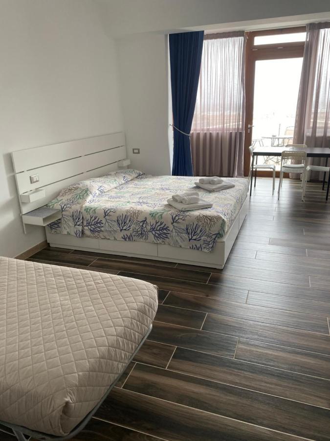 ויאסטה Manfredi Sea Room מראה חיצוני תמונה